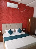 Aarav Hotel