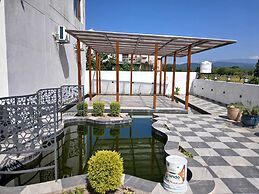 Aarav Hotel
