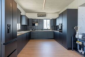 The Penthouse - 3BR Seaview in Larnaca