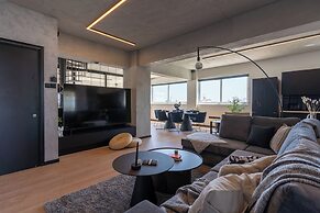 The Penthouse - 3BR Seaview in Larnaca
