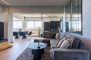 The Penthouse - 3BR Seaview in Larnaca