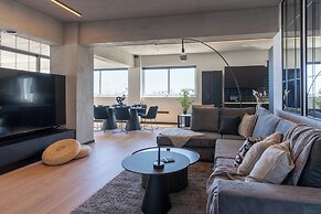 The Penthouse - 3BR Seaview in Larnaca