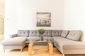 Basic 2BR Apt Near Westbahnhof