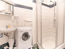 Basic 2BR Apt Near Westbahnhof