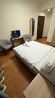 Weekend Hotel