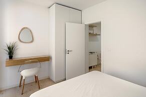 Downtown Modern Apartments I by Homing