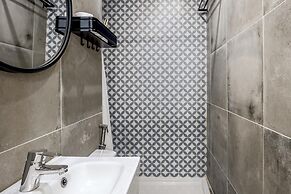 Downtown Modern Apartments I by Homing