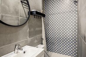 Downtown Modern Apartments I by Homing
