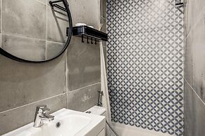 Downtown Modern Apartments I by Homing