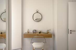 Downtown Modern Apartments by Homing