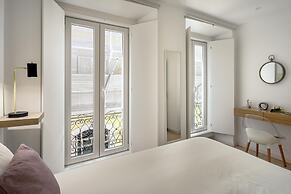 Downtown Modern Apartments by Homing