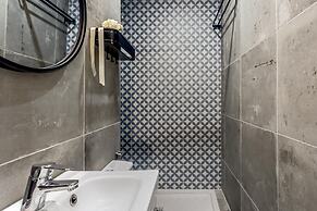 Downtown Modern Apartments by Homing