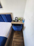 Lakhdatar Hotel