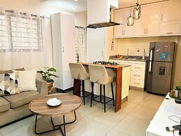 Colonial Leyton Apartment