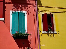 Bright Seaview Apartment