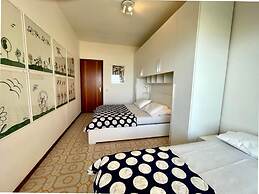 Bright Seaview Apartment