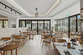 Warner Boutique Hotel