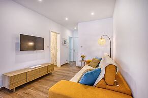 Qala Tranquil Escape - Stylish With Terrace AC