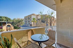Qala Tranquil Escape - Stylish With Terrace AC