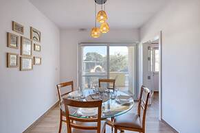 Qala Tranquil Escape - Stylish With Terrace AC