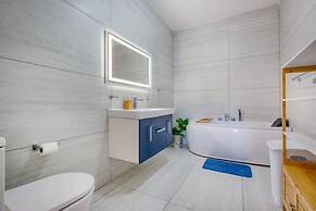 Qala Tranquil Escape - Stylish With Terrace AC