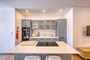 Qala Tranquil Escape - Stylish With Terrace AC