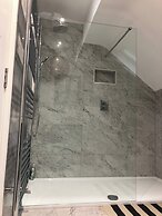 Apartment Bushmills Hideaway, Parking,pets Allowed