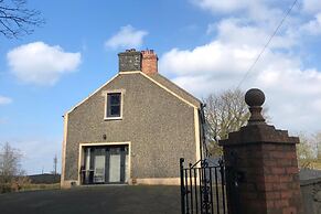 Apartment Bushmills Hideaway, Parking,pets Allowed