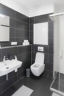 Quiet Central Stay & Parking Assistance