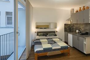 Quiet Central Stay & Parking Assistance