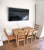 Quiet Central Stay & Parking Assistance