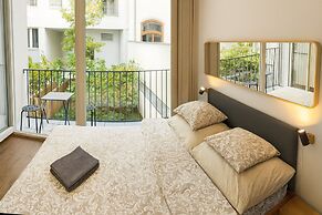 Quiet Central Stay & Parking Assistance