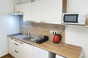 Quiet Central Stay & Parking Assistance