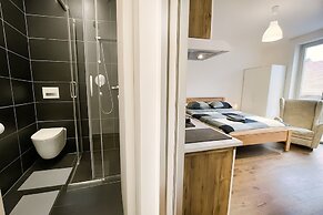 Quiet Central Stay & Parking Assistance