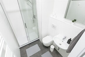 Quiet Central Stay & Parking Assistance