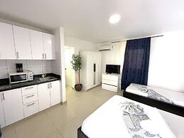 CARIBBEAN STUDIOS POOL BEACH & SPA