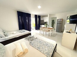 CARIBBEAN STUDIOS POOL BEACH & SPA