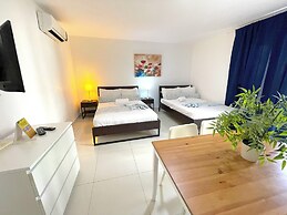 CARIBBEAN STUDIOS POOL BEACH & SPA