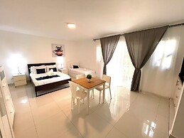 CARIBBEAN STUDIOS POOL BEACH & SPA
