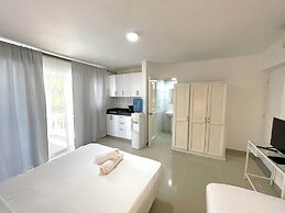CARIBBEAN STUDIOS POOL BEACH & SPA