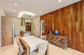 Modern Retreat with Private Garden and Jacuzzi