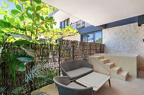 Modern Retreat with Private Garden and Jacuzzi