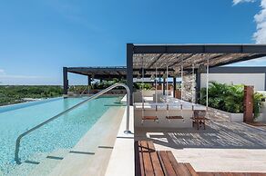Modern Retreat with Private Garden and Jacuzzi
