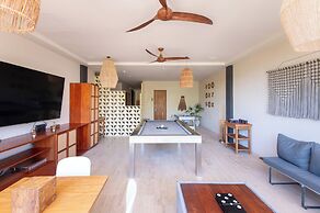 Modern Retreat with Private Garden and Jacuzzi