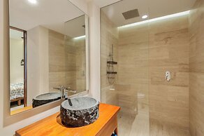 Modern Retreat with Private Garden and Jacuzzi