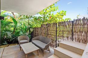 Modern Retreat with Private Garden and Jacuzzi