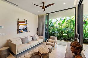 Modern Retreat with Private Garden and Jacuzzi