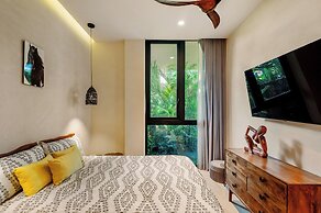 Modern Retreat with Private Garden and Jacuzzi
