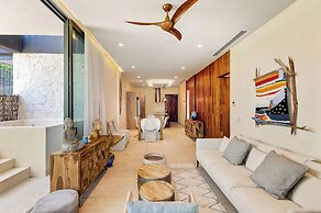 Modern Retreat with Private Garden and Jacuzzi