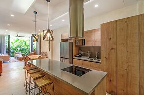 Modern Retreat with Private Garden and Jacuzzi